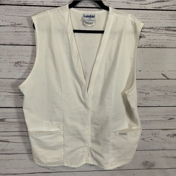 New without tags. "Landau" woman's nursing coat - Picture 1 of 8